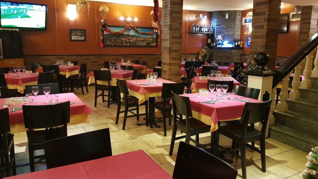 Hostal Plaza El Espinar Exterior foto
