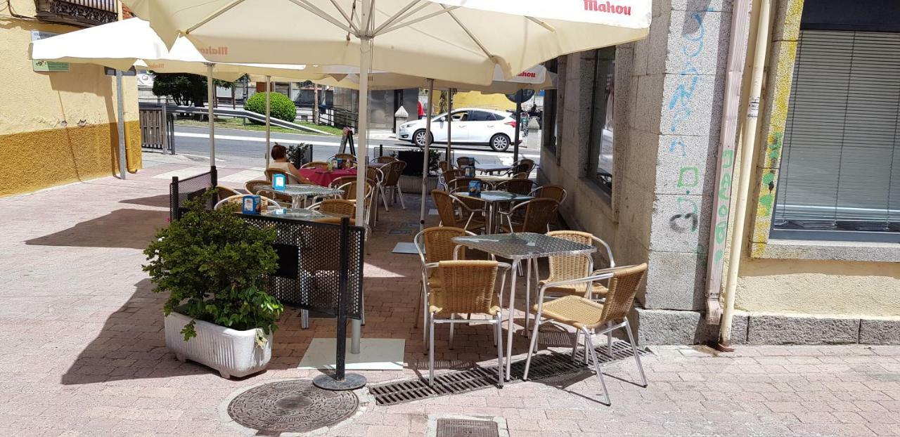 Hostal Plaza El Espinar Exterior foto